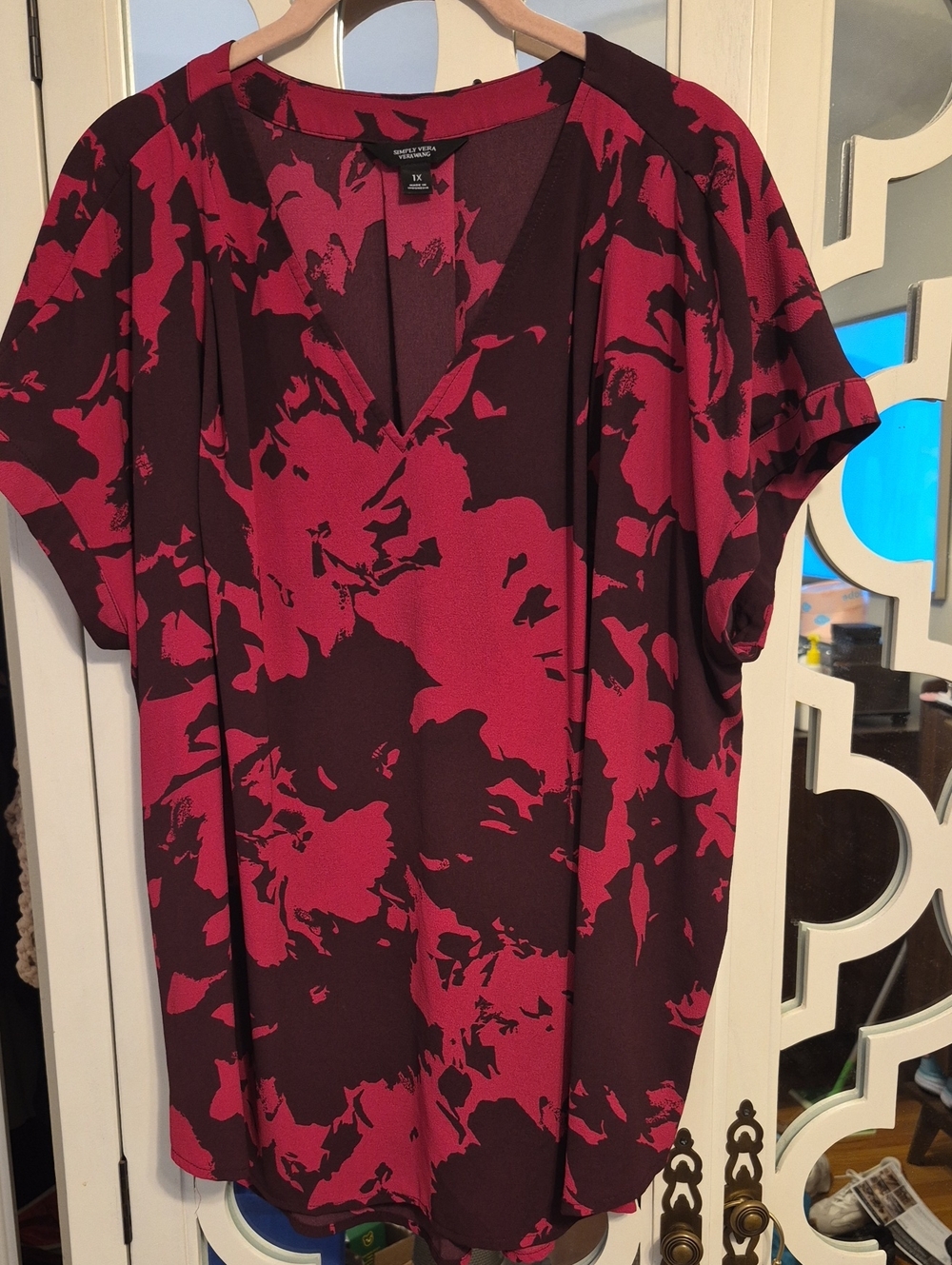 Simply Vera Vera Wang Magenta and Plum Abstract V-Neck Tunic